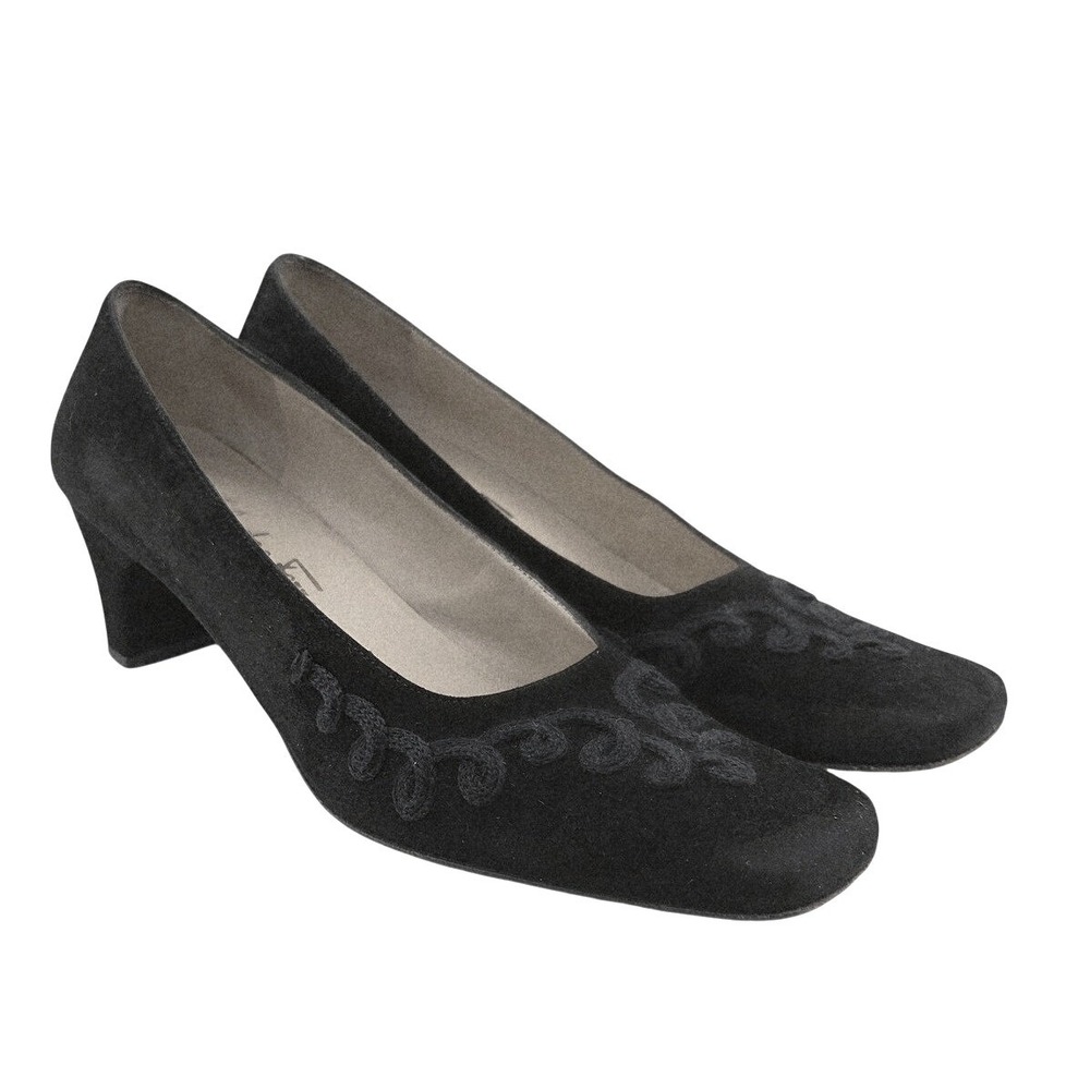 Salvatore Ferragamo Boutique Black‎ Suede Embroidered Block Heel - Size 7.5 AAA